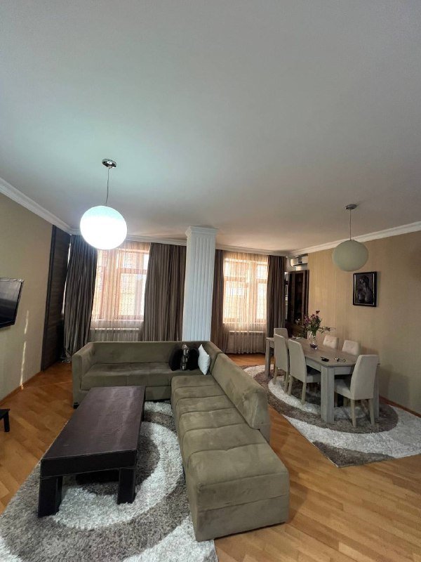 3-комнатная квартира с 2 спальнями в Старом Батуми