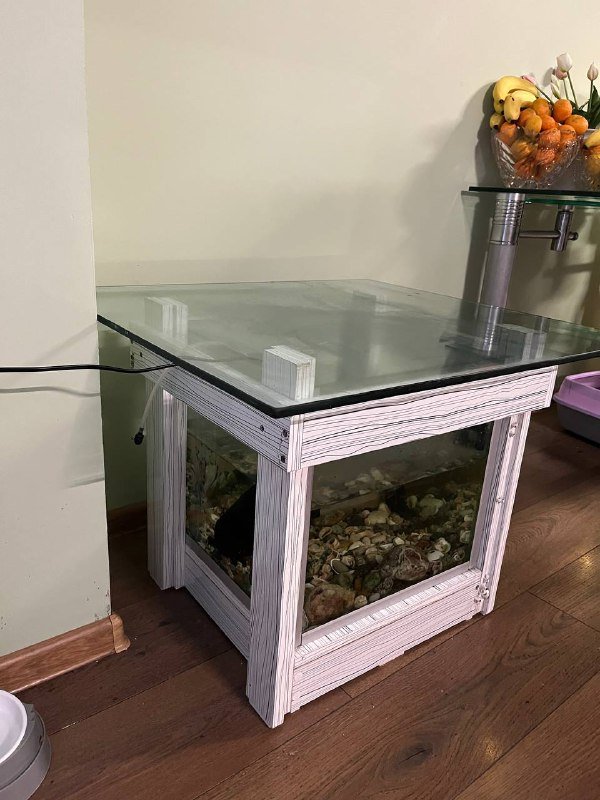 стеклянный стол аквариум с рыбками 3