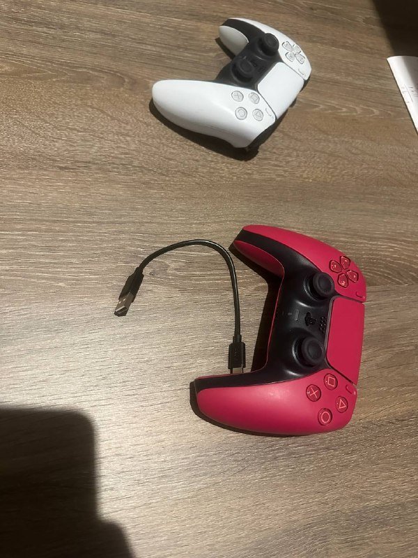 Playstation 5 с двумя контроллерами, играми и кабелем 3