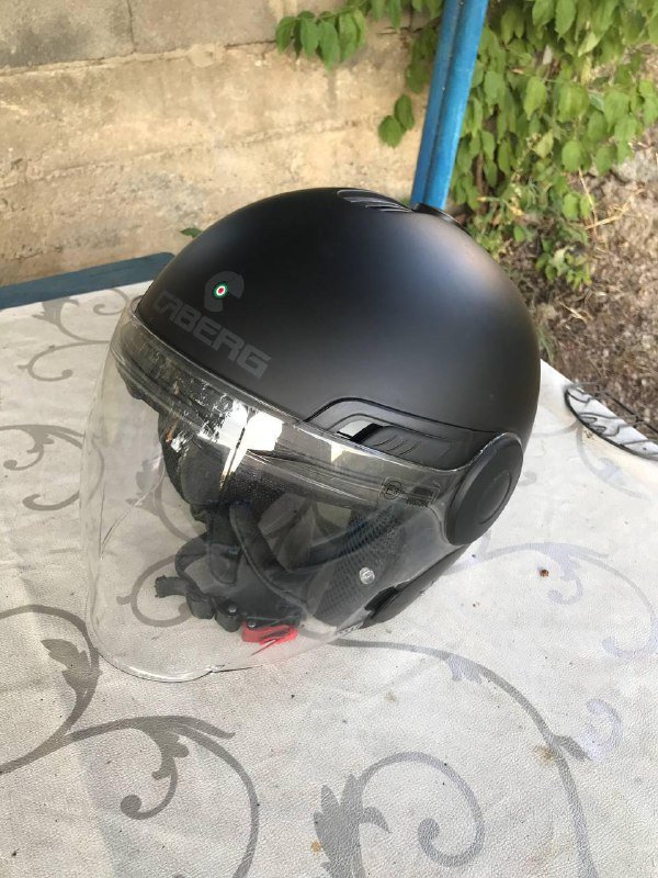 черный шлем Caberg Uptown, белый шлем Caberg Uptown, зимняя балаклава Alpinestars 2