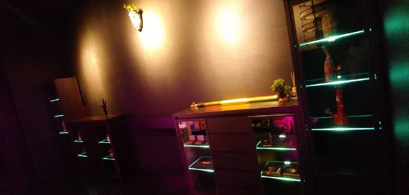 Витрина-комод с LED подсветкой 1
