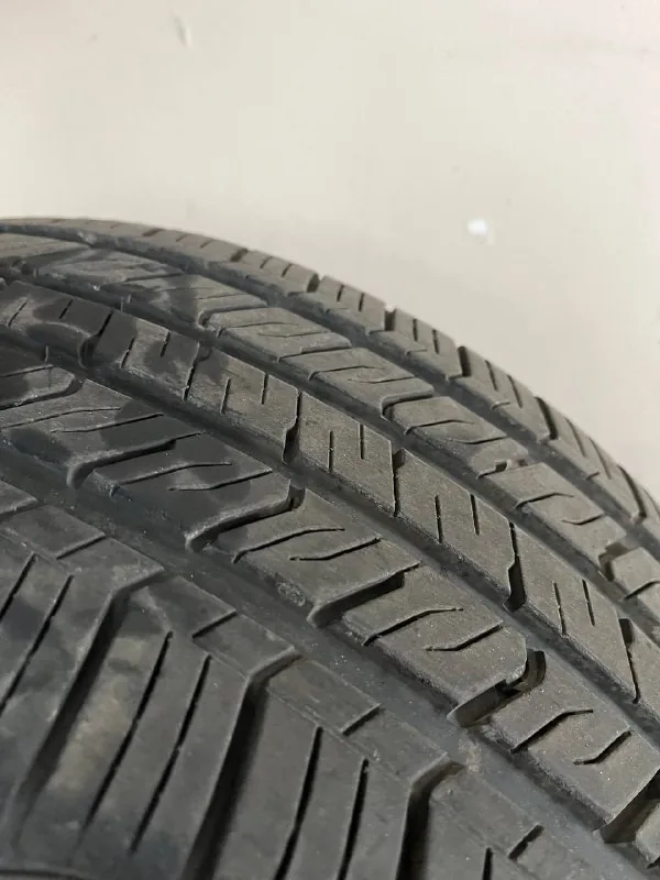Шина 235/40 R19 1