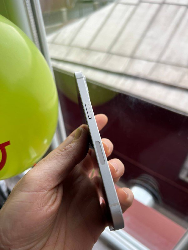 iPhone 13 128GB с чехлом