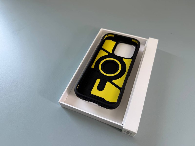 Чехол для Apple iPhone 16 Pro Spigen Tough Armor T AI 3