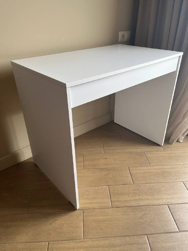 Стол, компьютерное кресло