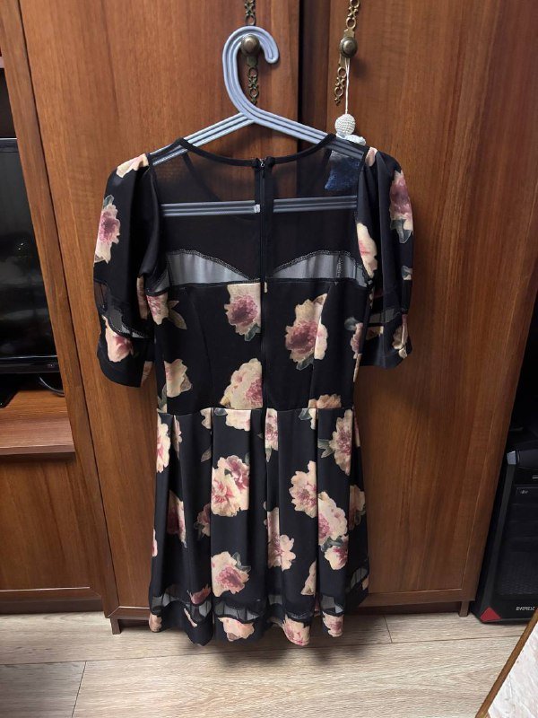 Розовое платье Etika Fashion, Чёрное платье с цветами, Серебристый верх FB Sister, Красная кожаная куртка Ashley Brooke, Чёрная блузка H&M, Фиолетовое перламутровое платье, Тёмно-синее платье CO, Чёрная дутая куртка 5