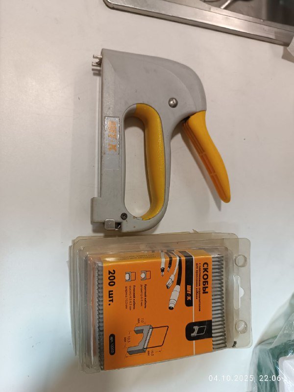 Степлер для кабеля с комплектом скоб