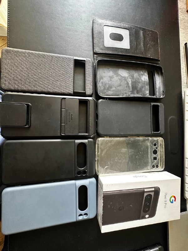Google Pixel 8 Pro смартфон с аксессуарами 4