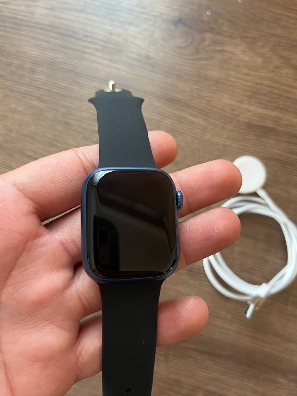 Apple Watch 7 41 with strap and charger 2
