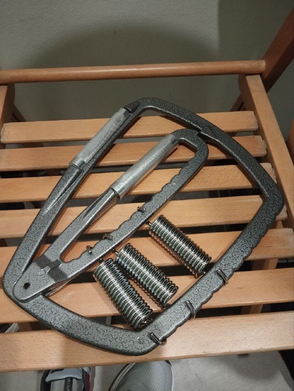 Ручной эспандер с регулируемым усилием сжатия