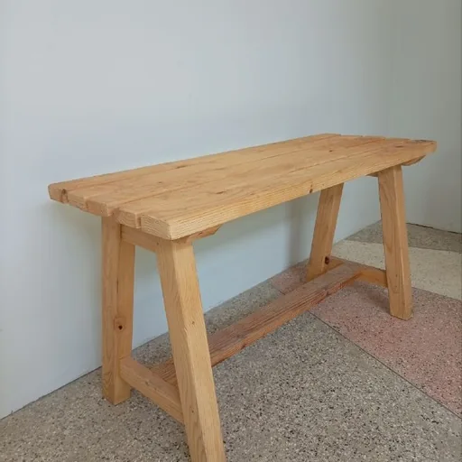 Деревянная скамейка
