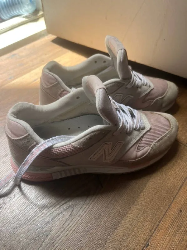 Женские кроссовки New Balance 1