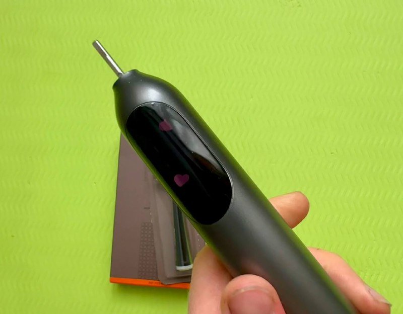 Зубная электрическая щетка Bork F550gg, F710 с насадками и кейсом 5