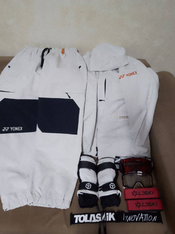 Комплект лыжный: брюки, куртка, перчатки, очки