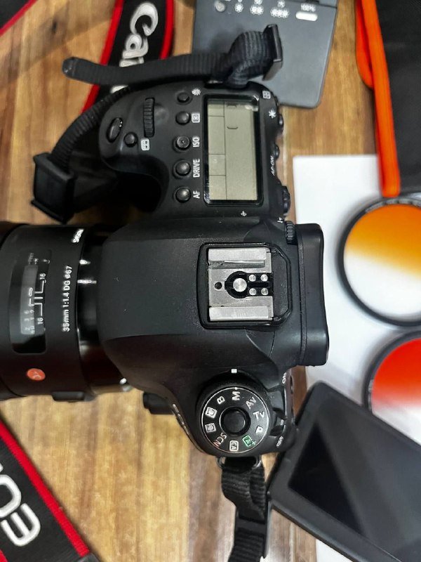 Фотоаппарат Canon EOS 6D Mark II, объектив Sigma 35mm и аксессуары 2