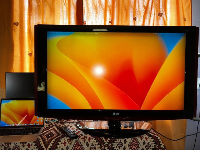 Телевизор LG 42 дюйма, приставка Xiaomi Mi Stick 4K