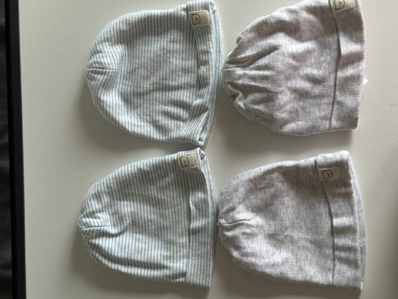 Набор из двух детских шапочек 0-3 мес