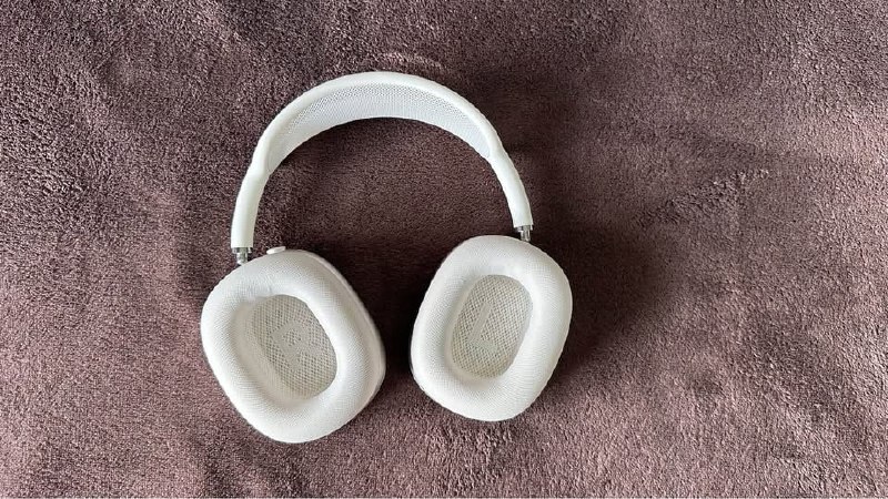 Apple AirPods Max Gen 2 Starlight
