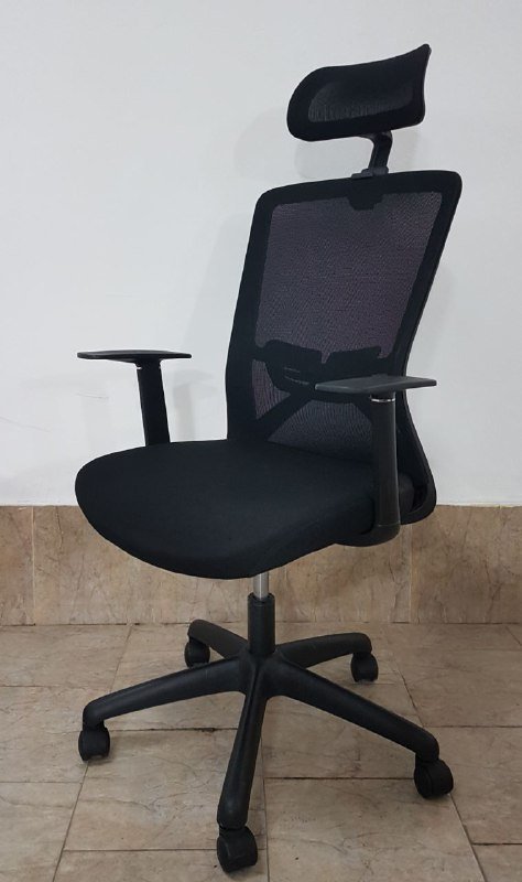 Компьютерное кресло, столы