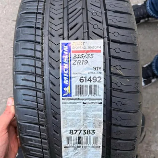 MICHELIN PILOT SPORT 4 ALL SEASON R19 235/35
