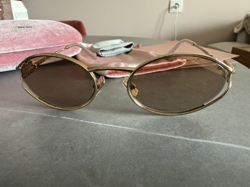 Женские и мужские солнцезащитные очки Miu Miu и Louis Vuitton 2