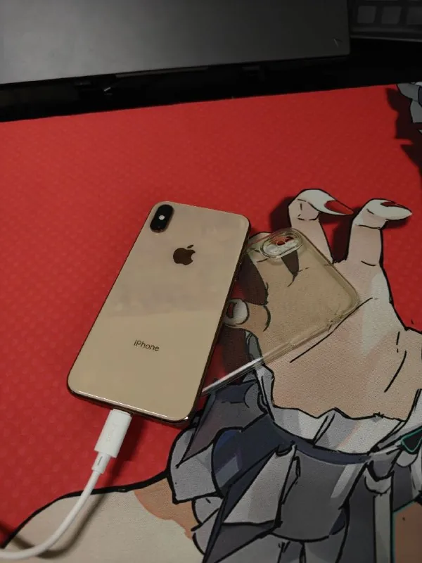 iPhone Xs 64GB Gold 1