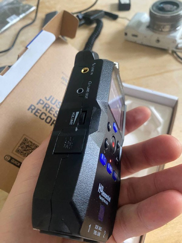 Zoom H4 Essential диктофон рекордер 4