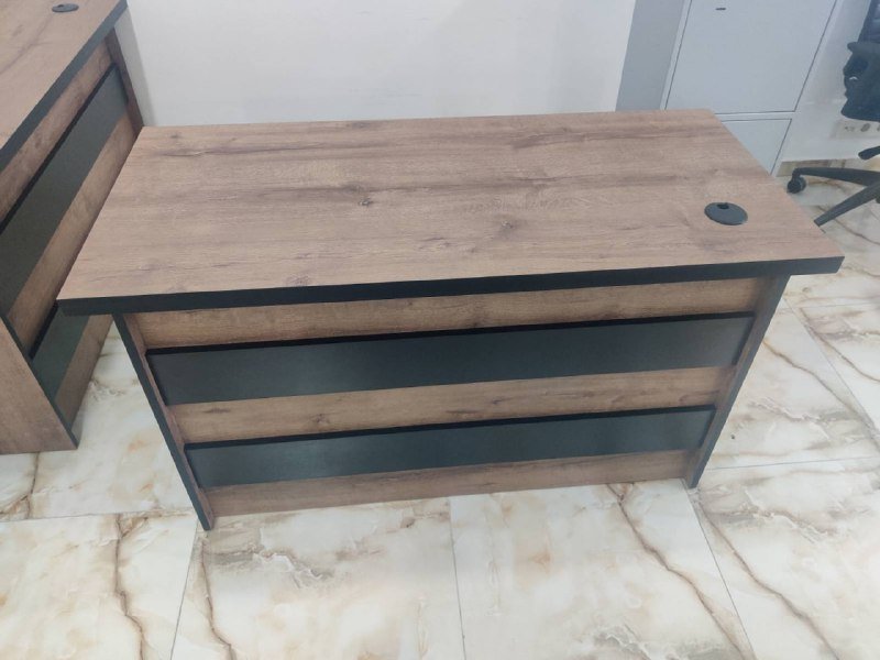 Стол с тумбой 2