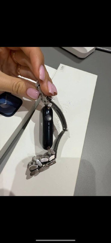 Apple Watch 9 45 мм черный, ремешки 5