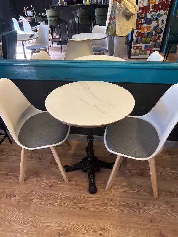 Столики камень чугун, стулья белые, барные стулья и столы, кондиционер 2