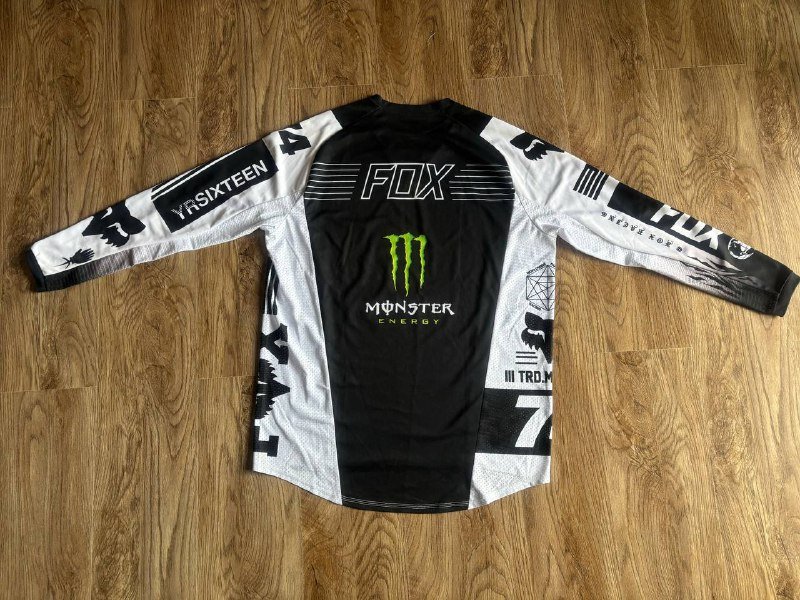 мужские футболки и брюки разных размеров 2