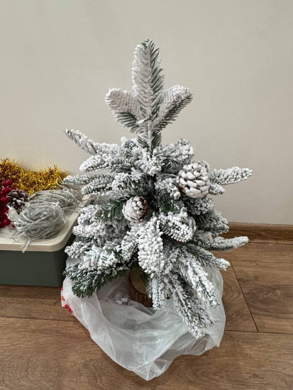 Елка, игрушки, 2 гирлянды 5