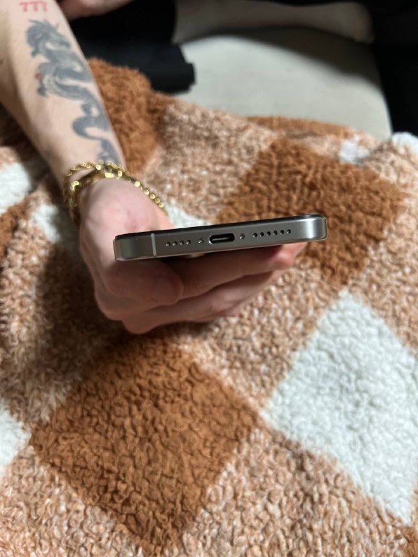 iPhone 15 Pro Max 256 ГБ 4