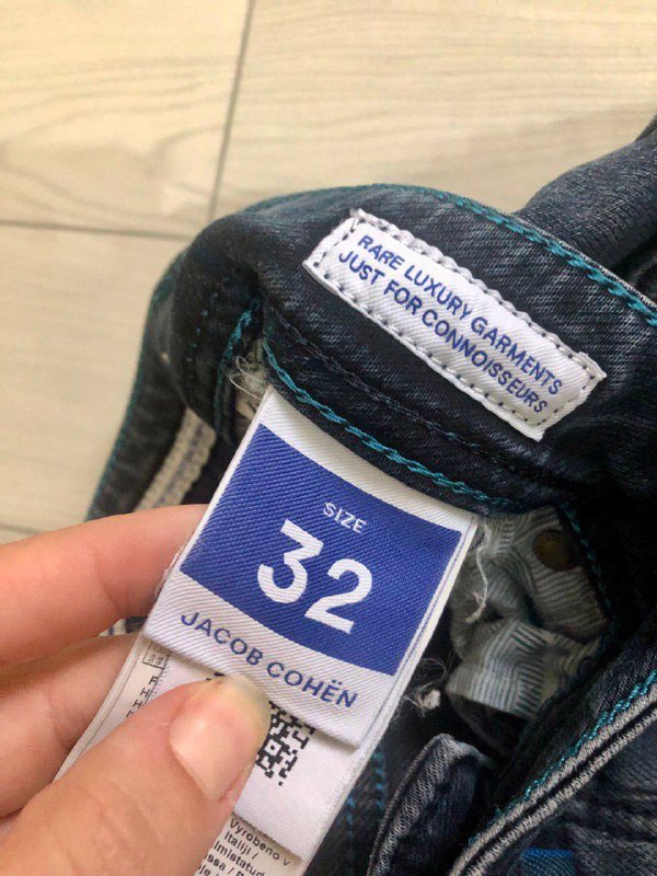 Халат, черные и синие женские джинсы 5