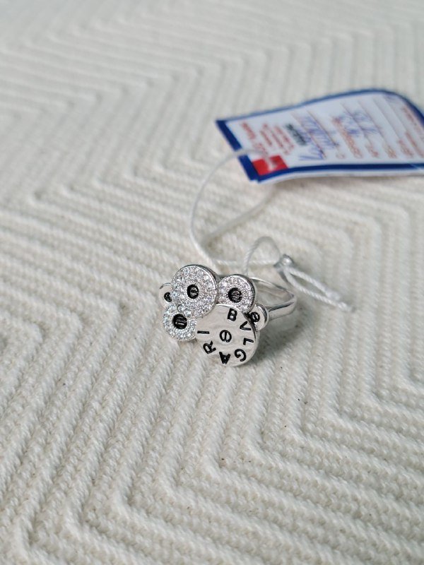 Кольцо из серебра 925 пробы с цирконами