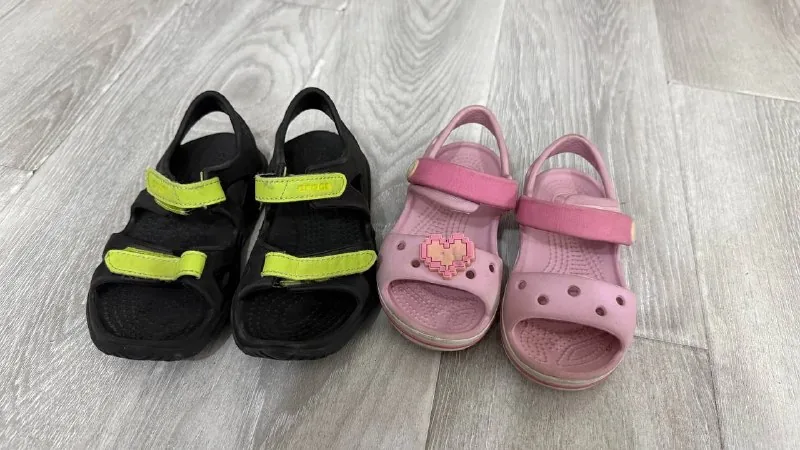 Детские сандалии Crocs, черные, розовые
