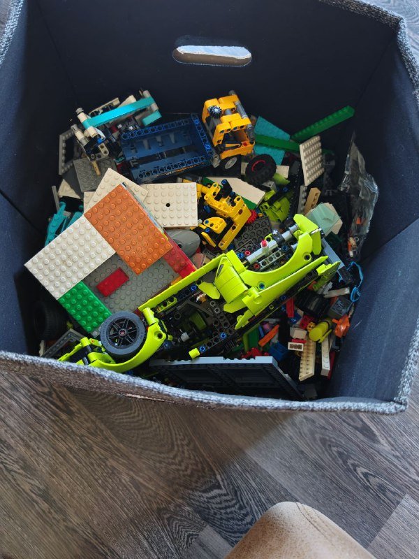 Коробка с lego, коллекционная модель Maclaren 4