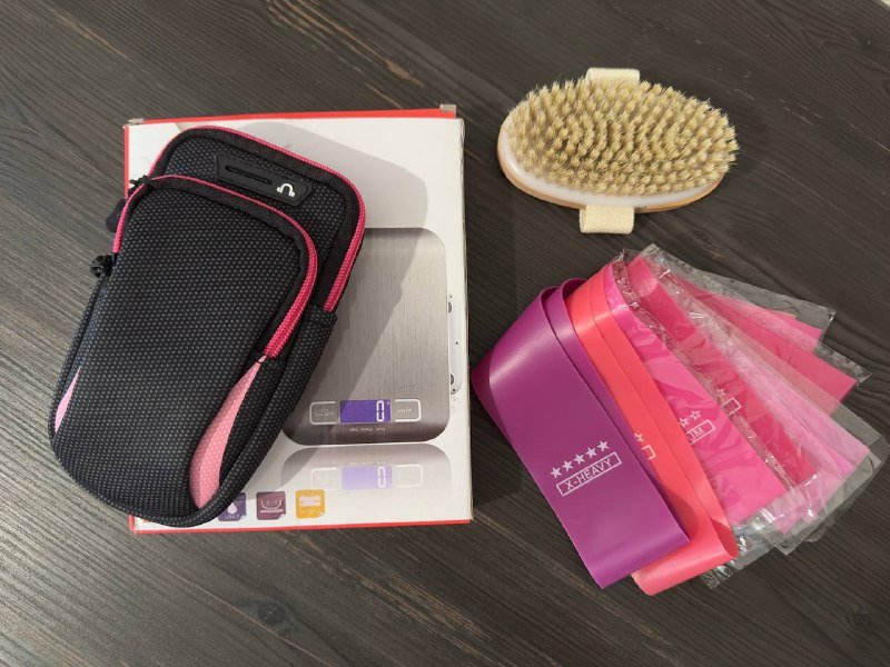 Женские беговые кроссовки, сумка для бега, кухонные весы, фитнес резинки, массажная щетка