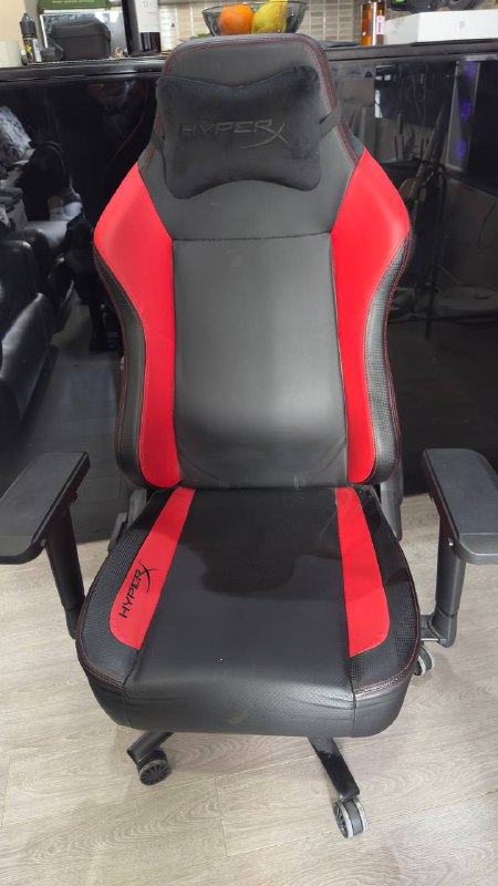Монитор Acer Nitro, клавиатура Logitech, мышь Logitech, кресло Hyper X, стол 3