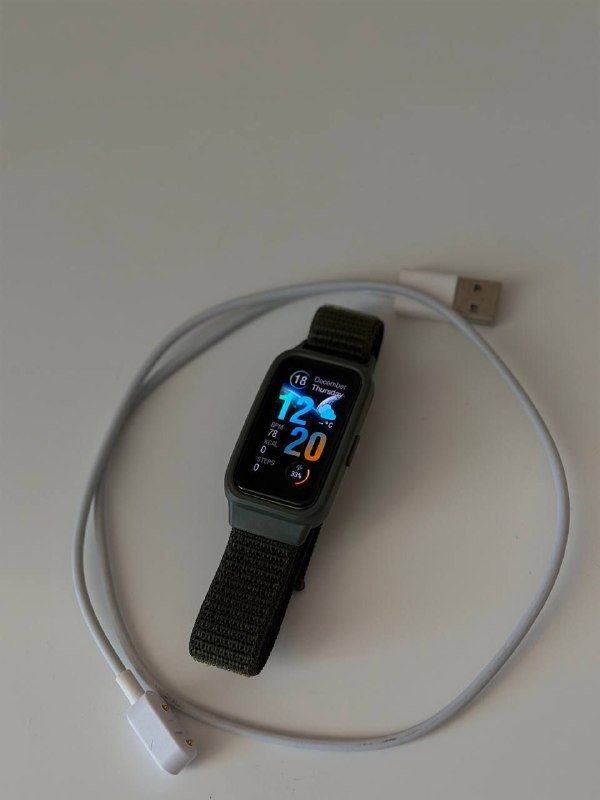 Роутер TP-link, колонки JBL Clip 3, жёсткий диск Seagate, фитнес-браслет Huawei, телефон Redmi Note 11 Pro, разговорник 4