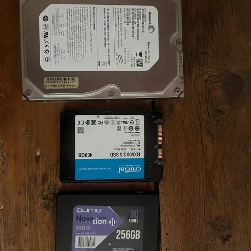 SSD и HDD 480 ГБ, SSD 256 ГБ, HDD 2 ТБ