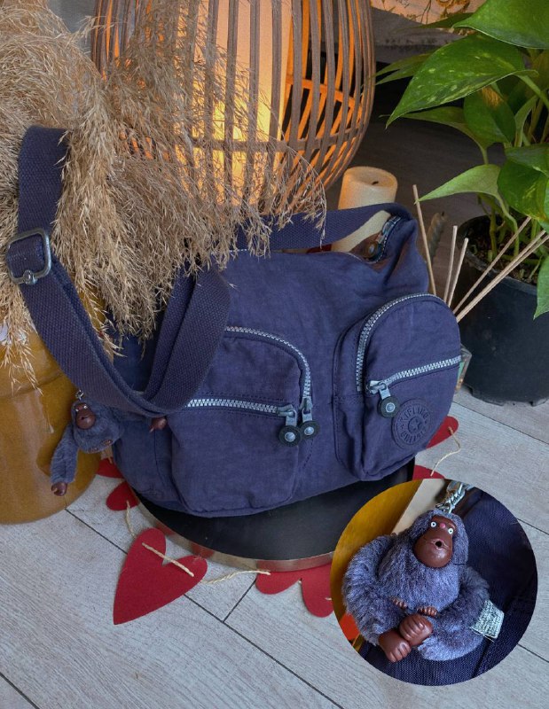 Сумки Kipling фиолетовая, небольшая на плечо, с железной обезьянкой, мессенджер, рюкзак