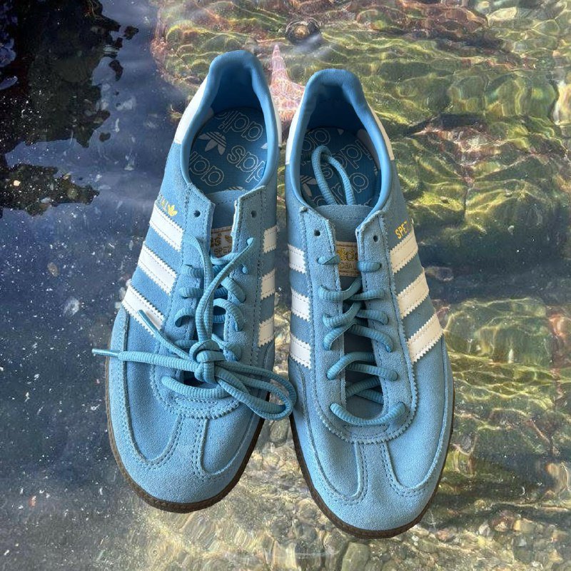 голубые кроссовки adidas Спешал, красные кроссовки adidas Газель