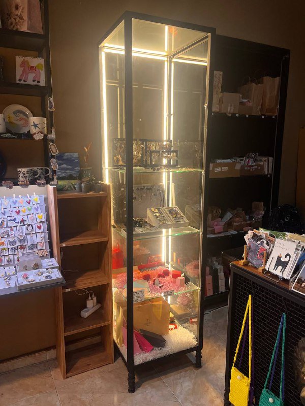 Стеклянный стеллаж с подсветкой 190x50x50 см