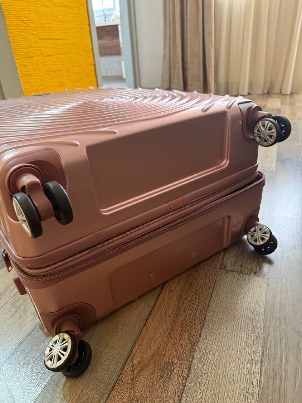 2 чемодана на 4 колёсах с TSA-замком 4