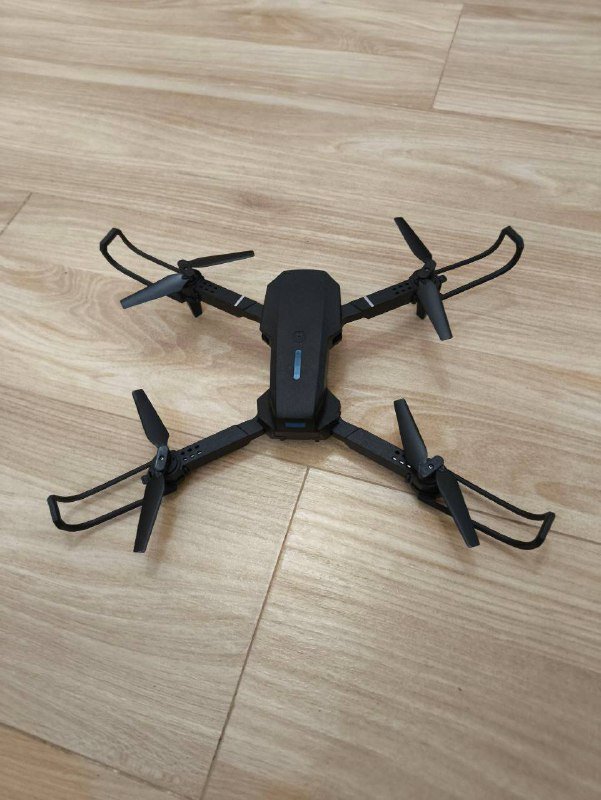 Новый дрон с камерой, пультом и комплектом запасных частей 2