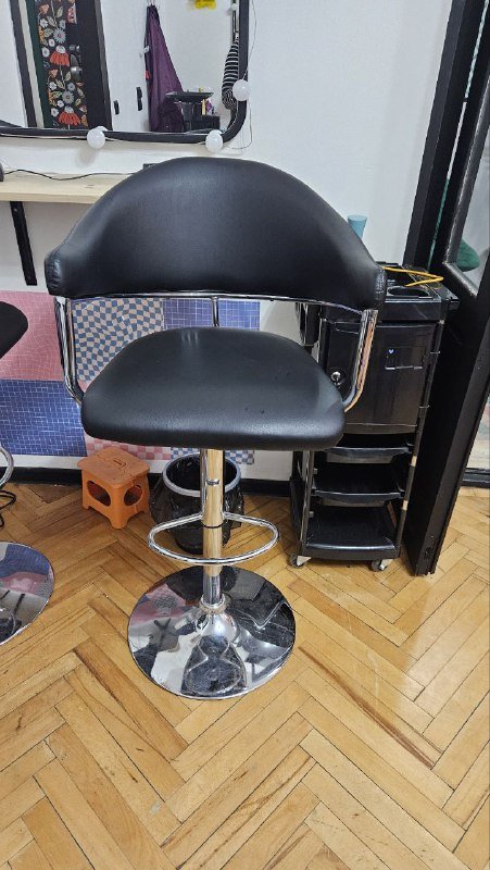 Стул визажиста барный