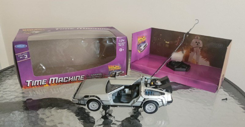 Машина времени Delorian 1:24 из фильма Назад в будущее 5