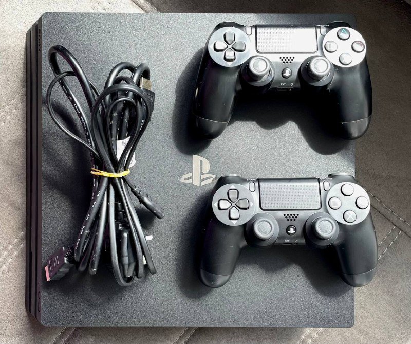 Play Station 4 PRO 1tb, 2 джойстика