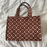 Одежда женская, платья, свитера, кофта, сумка, шляпа 1